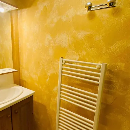 Apartment Renove Face Aux Pistes Avec Grande Terrasse Sud - Acces Direct Et Toutes Commodites ! - Fr-1-445-142 Montgenevre