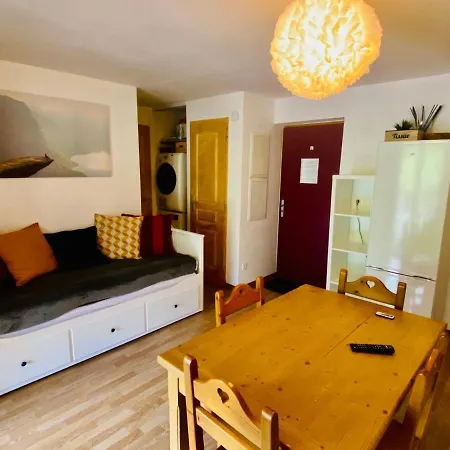 Renove Face Aux Pistes Avec Grande Terrasse Sud - Acces Direct Et Toutes Commodites ! - Fr-1-445-142 Montgenevre